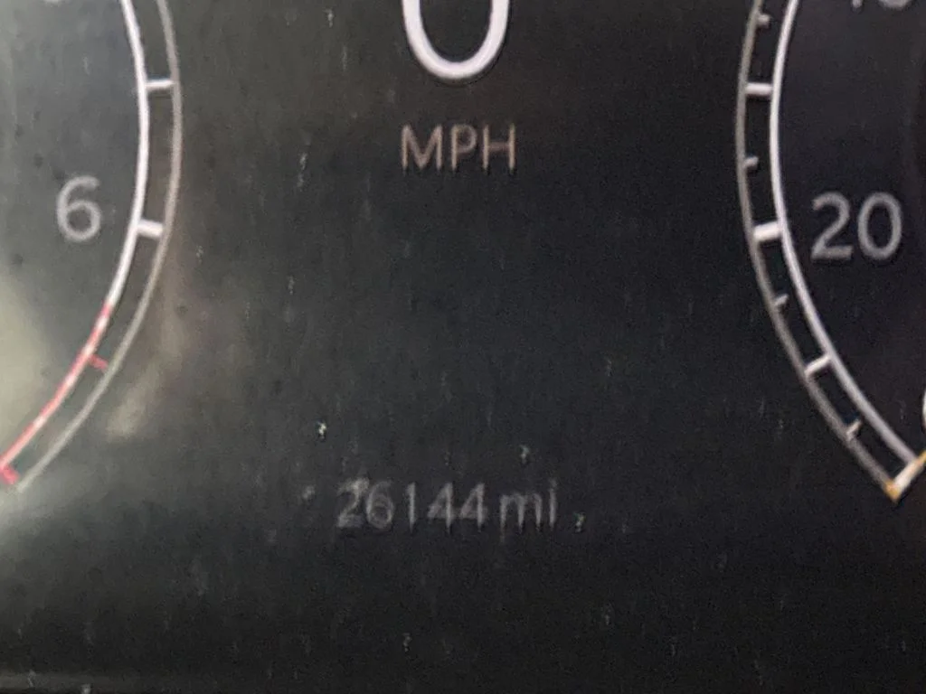 Used 2023 Velvet Jeep Limited image 18