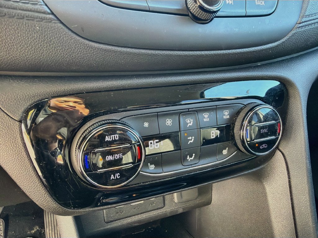 Used 2023 Blue Buick Select image 17
