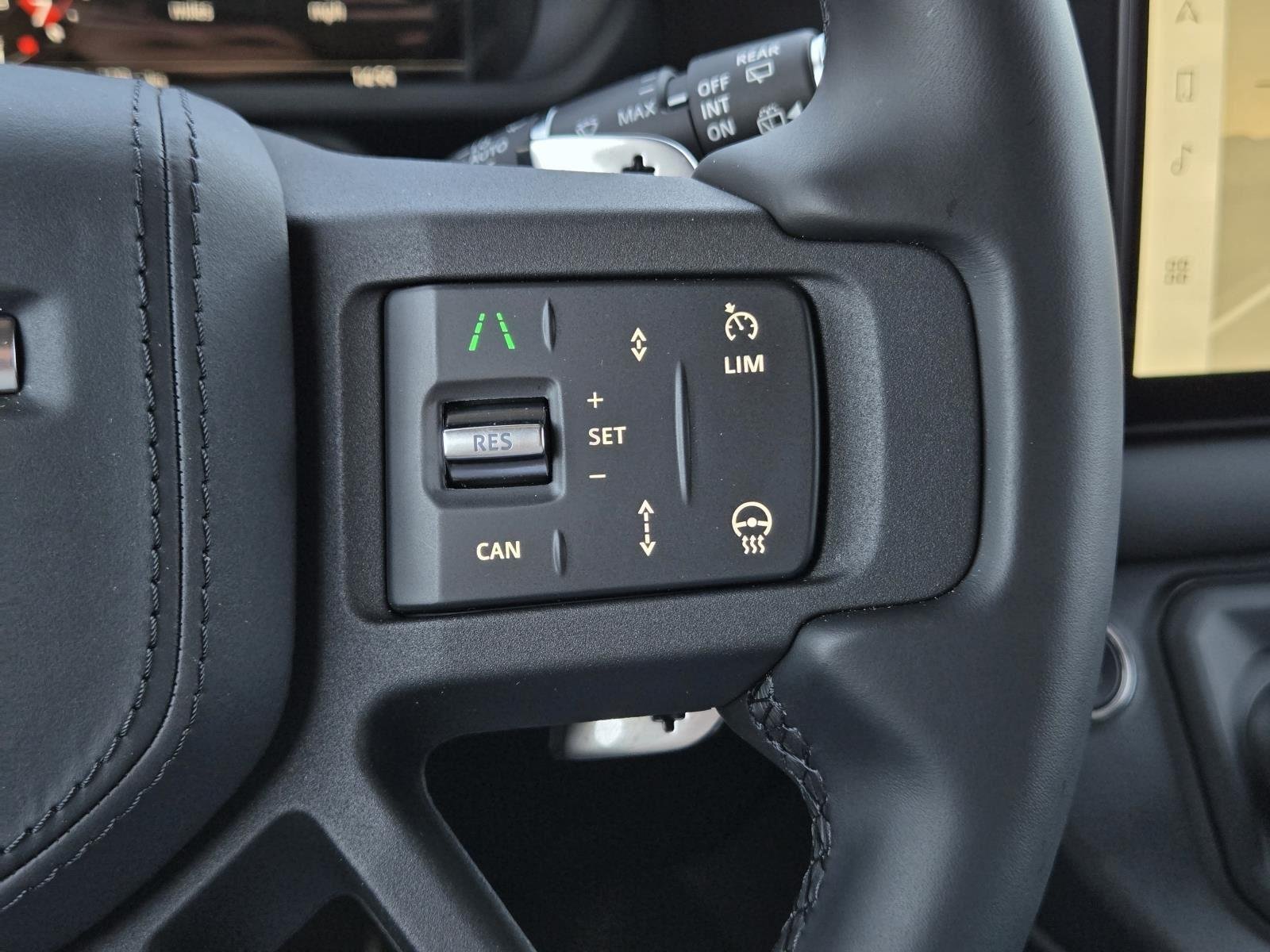 2025 Land Rover Defender V8 - Photo 16