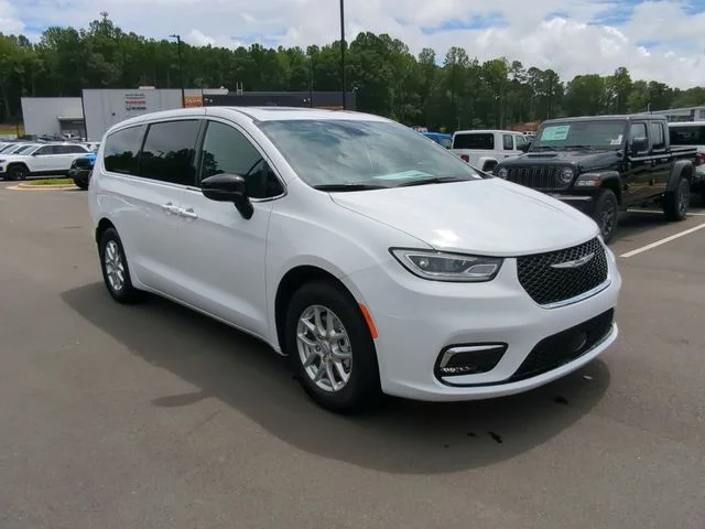 2026 Chrysler Pacifica Select - Photo 21