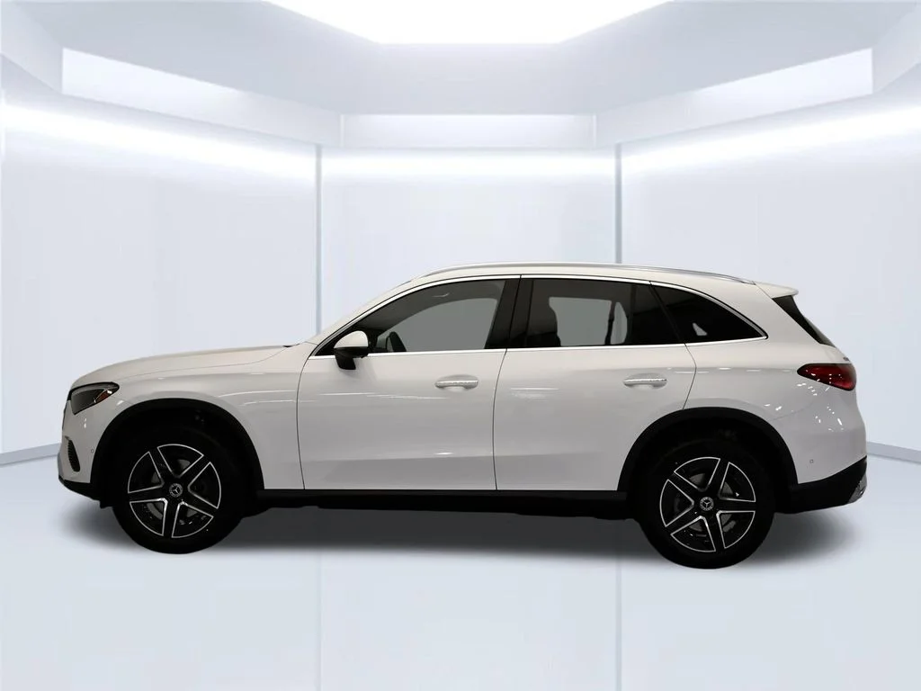 New 2026 Polar White Mercedes-Benz GLC 300 image 2