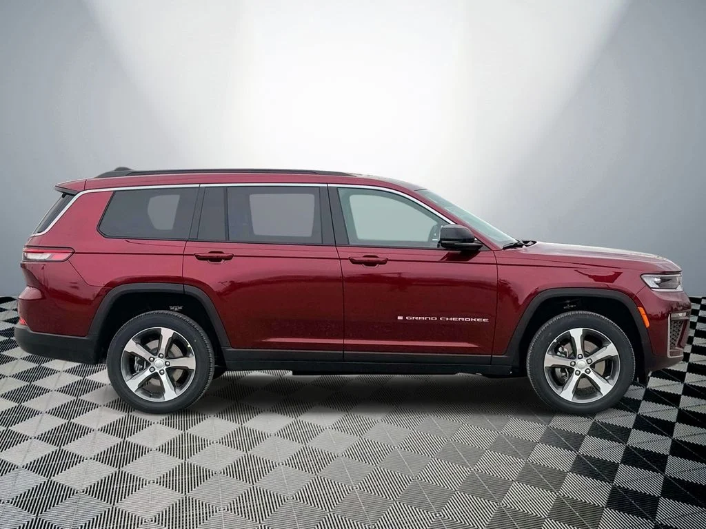 New 2026 Velvet Red Pearl-Coat Exterior Paint Jeep Limited image 5