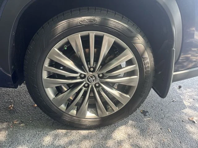 Used 2022  Toyota Platinum image 37