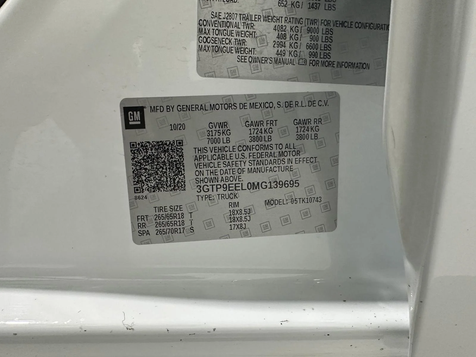 Used 2021 SUMMIT WHITE GMC AT4 image 29