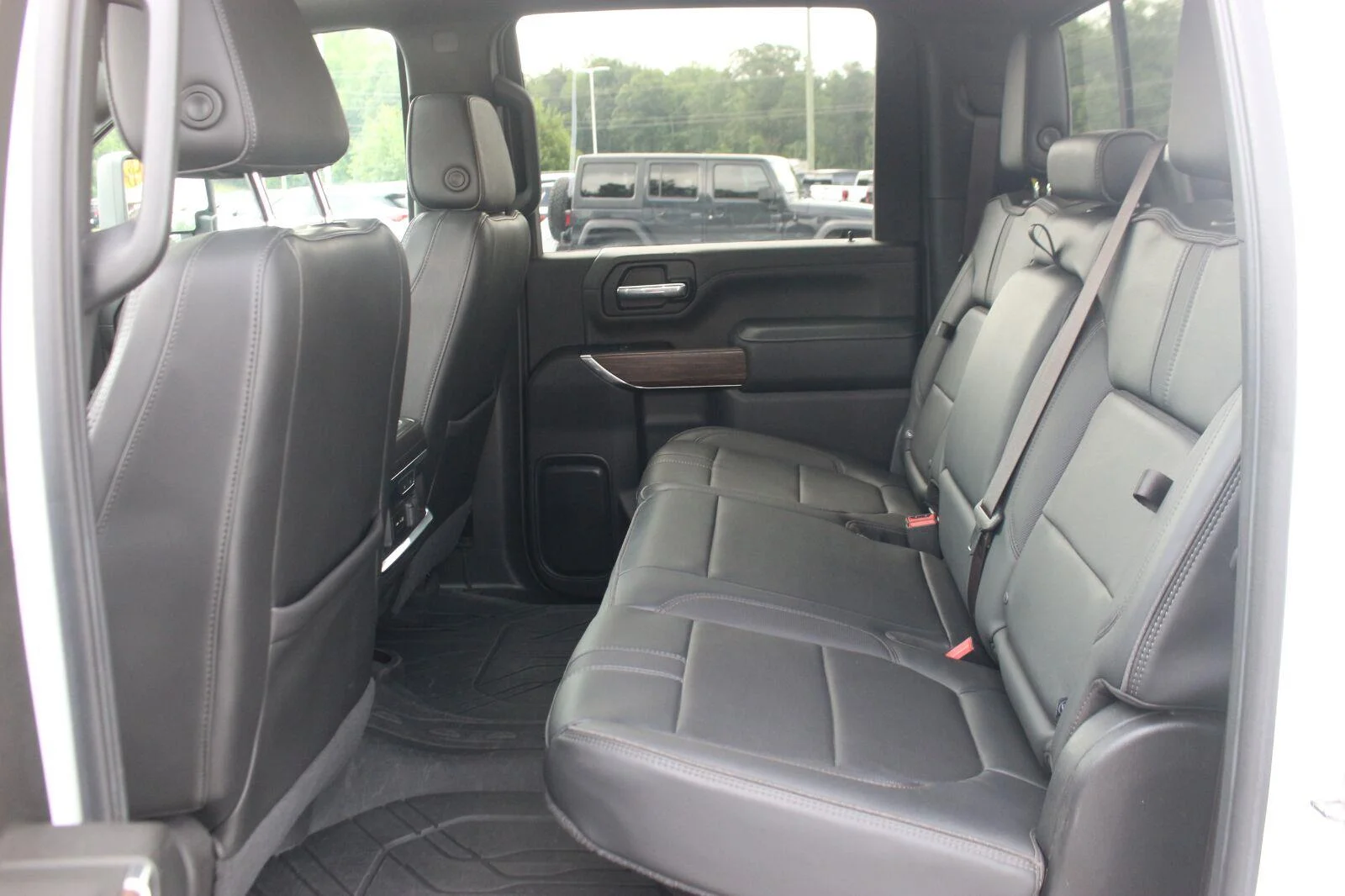 Used 2023 IRIDESCENT PEARL TRICOAT Chevrolet High Country image 38