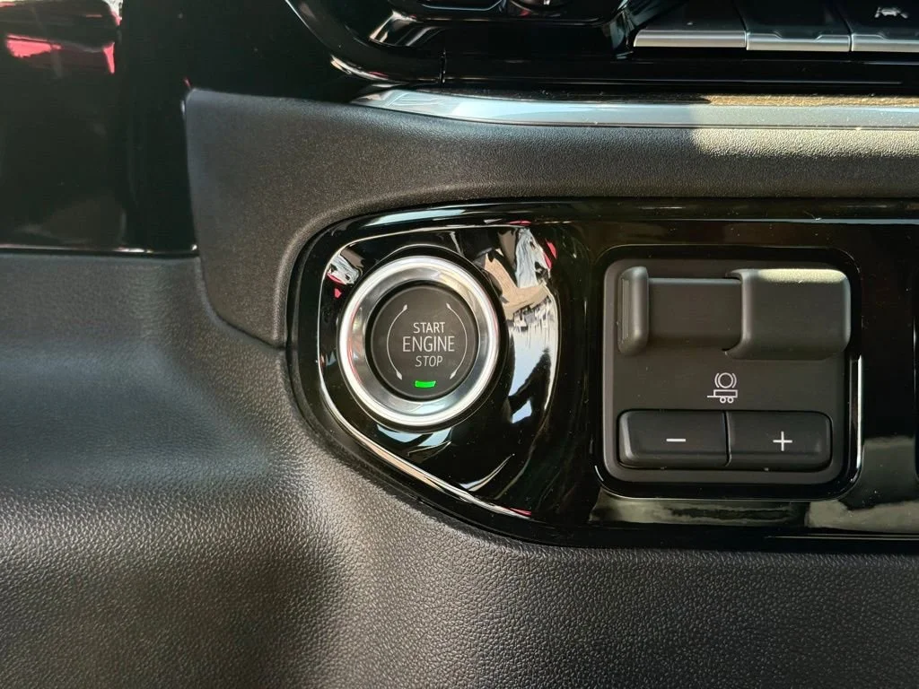 New 2026 Summit White GMC Elevation image 19