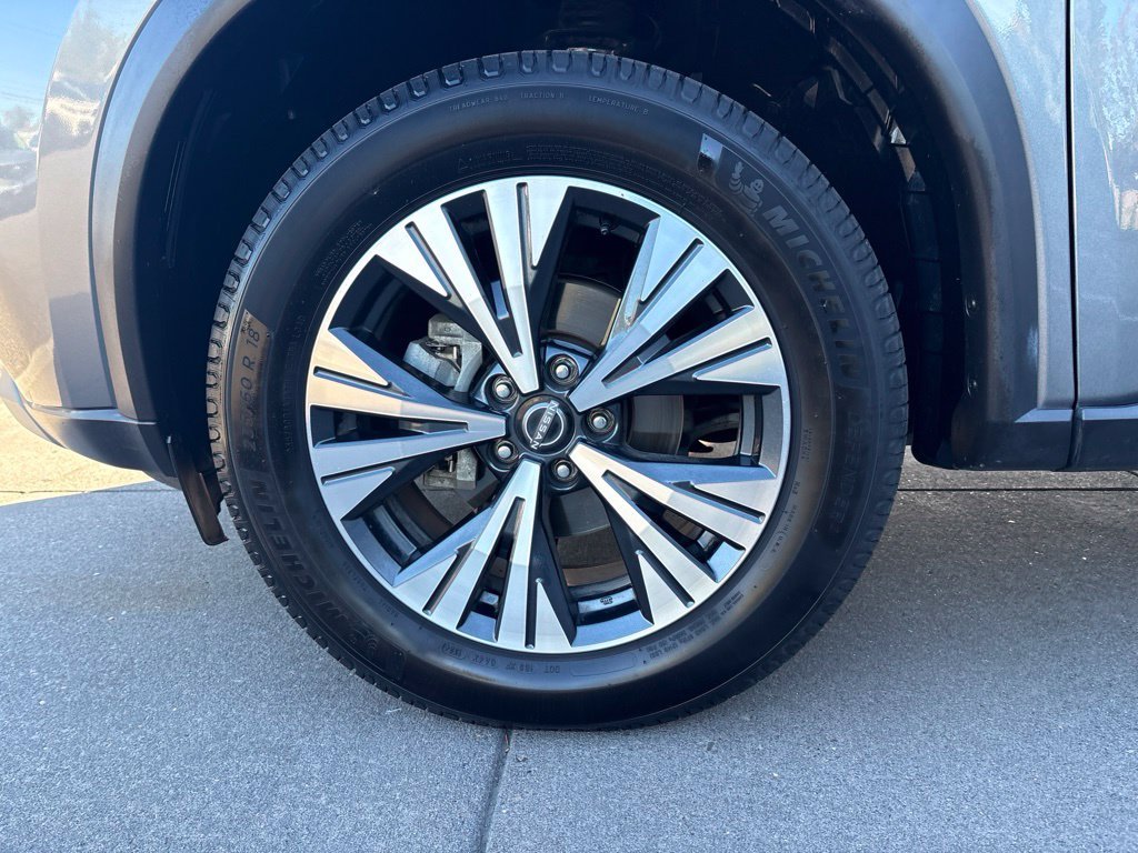 Used 2022 Gray Nissan SV image 11