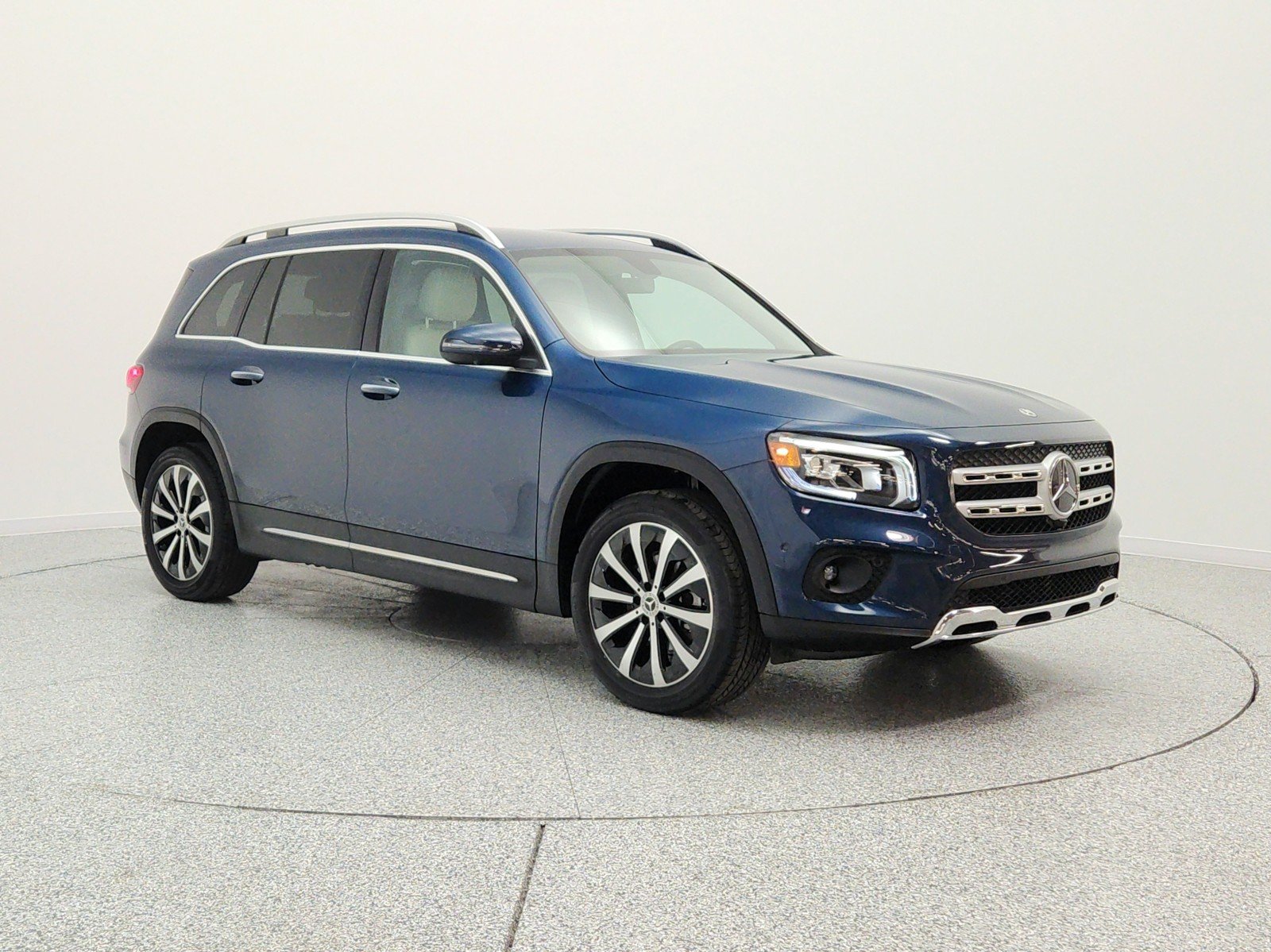 Used 2022 Denim Blue Metallic Mercedes-Benz GLB 250 SUV image 3