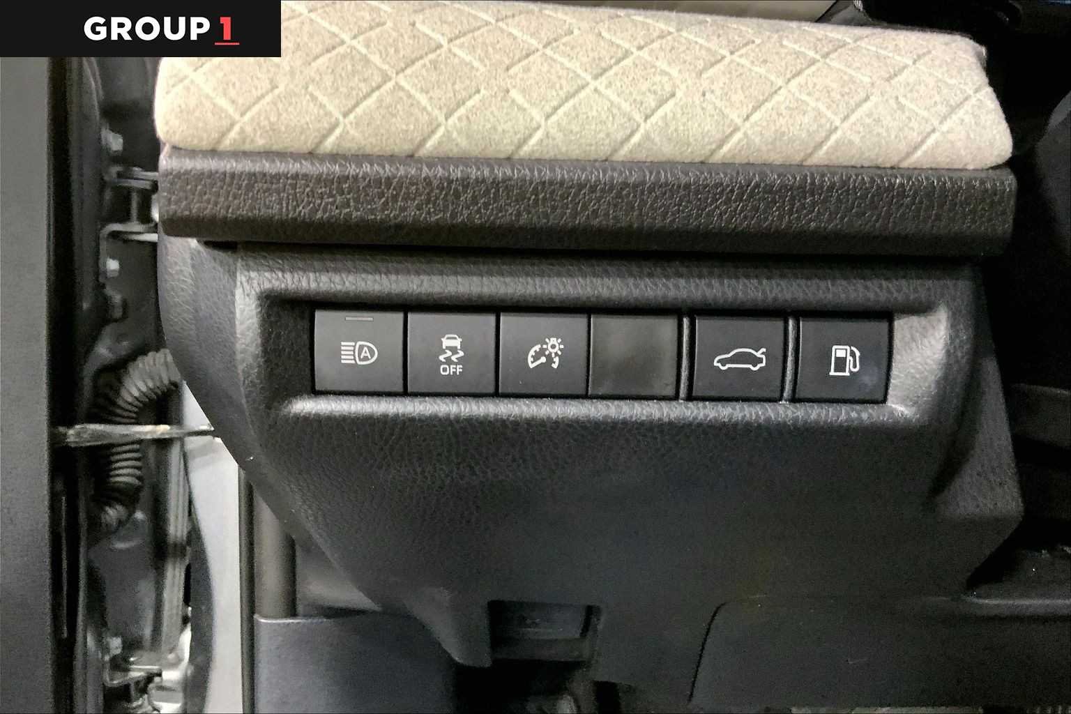 Used 2025 Heavy Metal Toyota XLE image 34