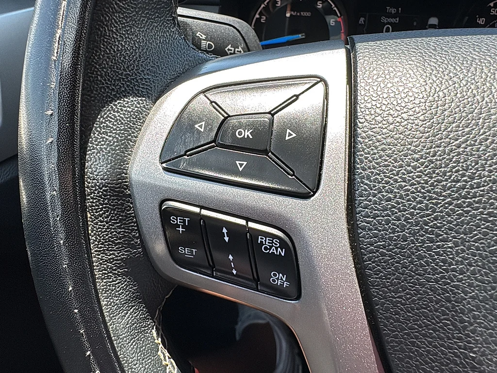 Used 2019 Hot Pepper Red Metallic Tinted Clearcoat Ford  image 21