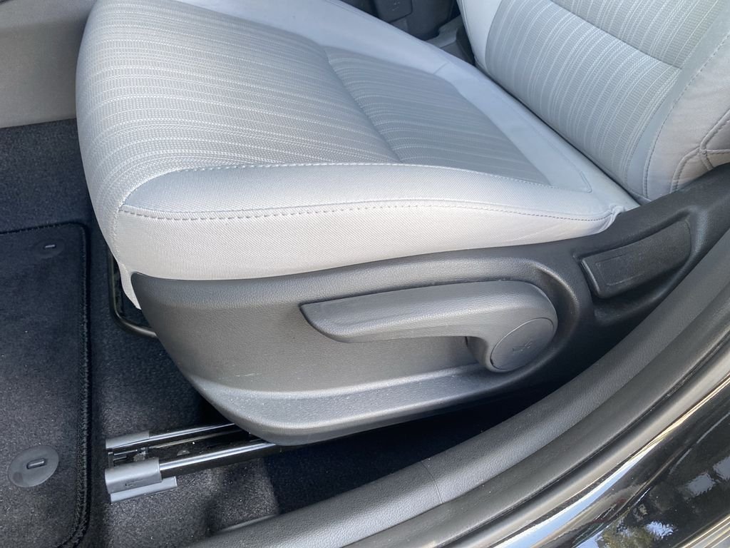 Used 2022 Ultra Black Pearl Hyundai SEL image 16