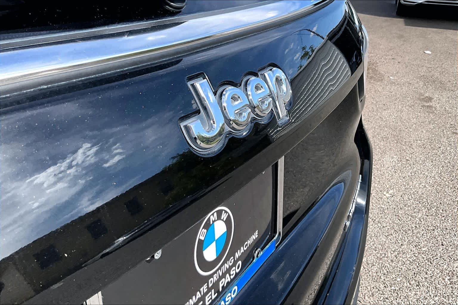 Used 2019 Diamond Black Crystal Pearlcoat Jeep Limited image 29