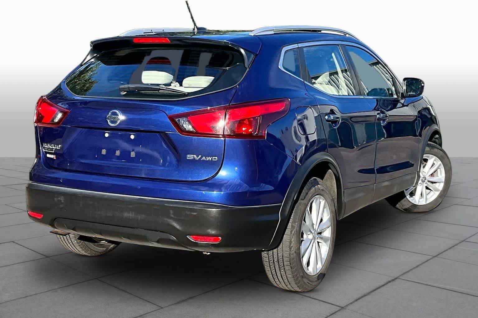 Used 2018 Caspian Blue Nissan SV image 13