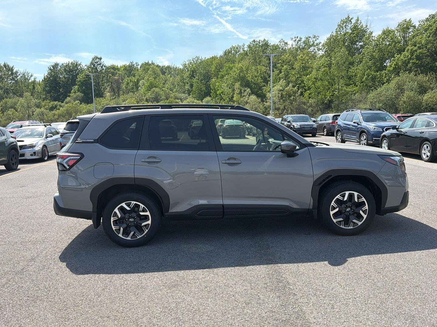 Used 2025 River Rock Pearl Subaru Premium image 3