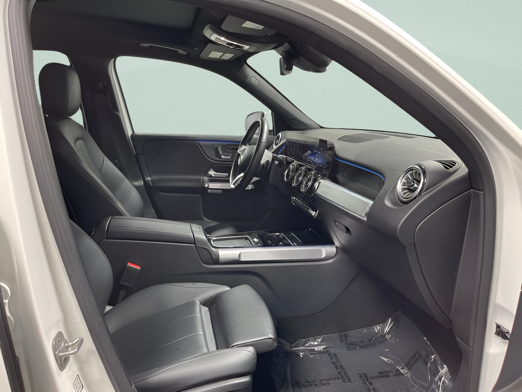 Used 2025  Mercedes-Benz GLB 250 4MATIC® image 29