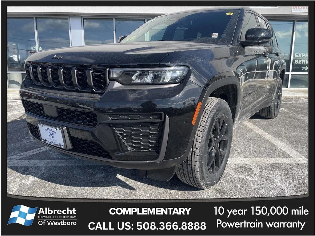 New 2026 Diamond Black Crystal Pearl-Coat Exterior Paint Jeep Altitude image 1