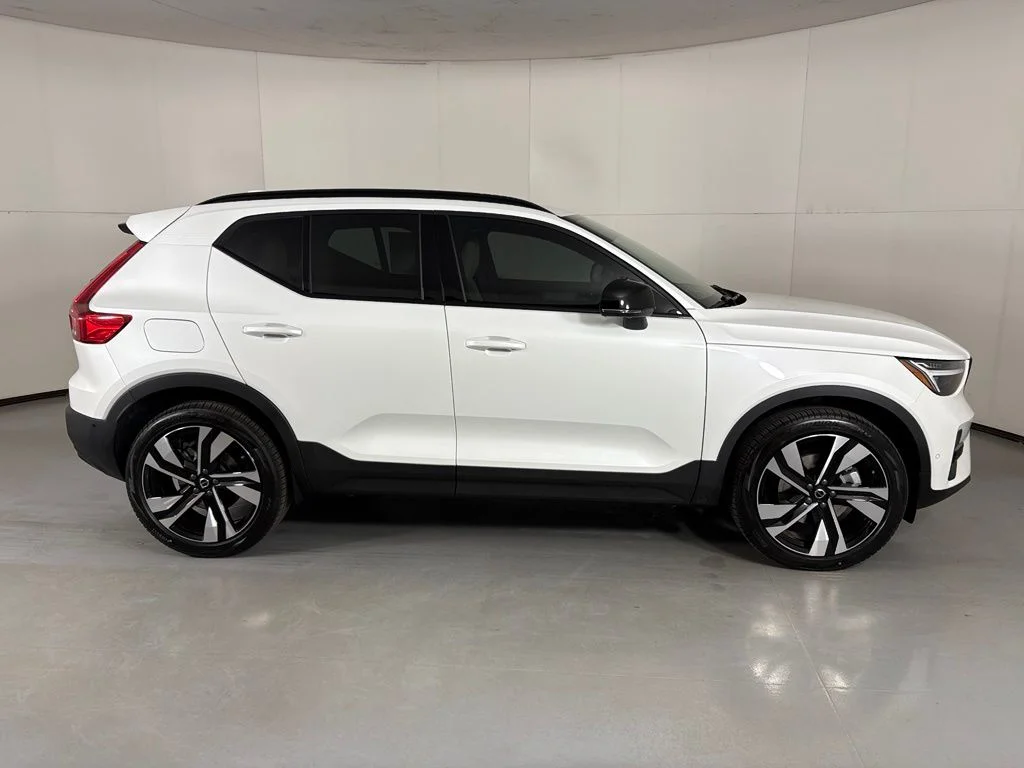 New 2026 Crystal White Volvo Plus image 9