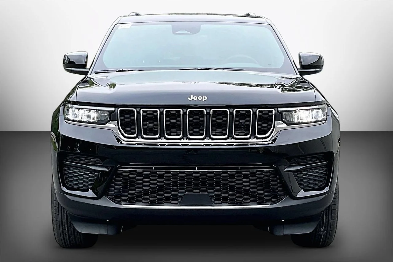 New 2027 High Gloss Black Jeep Laredo image 3