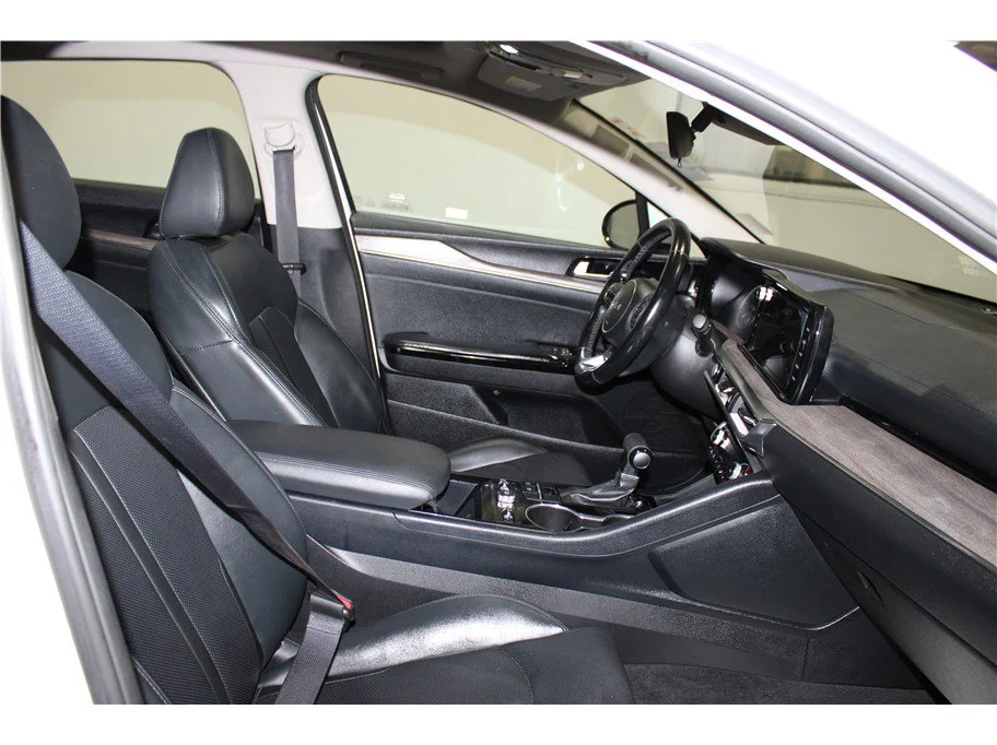 Used 2024 Glacial White Pearl Kia EX image 22