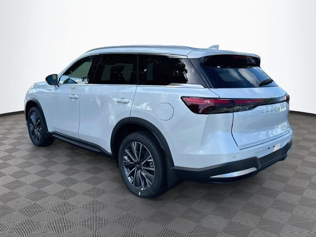 New 2027 White INFINITI LUXE image 7