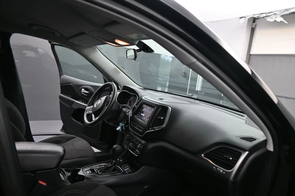 Used 2019 Black Jeep Latitude image 44