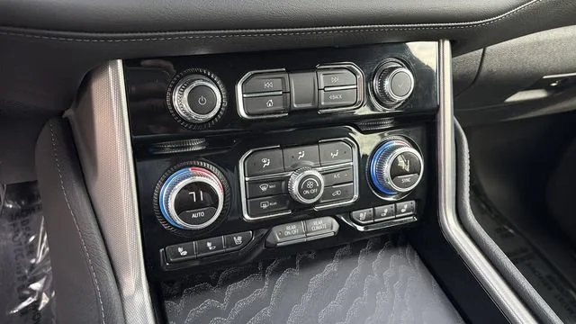 Used 2024 Onyx Black GMC Denali image 30