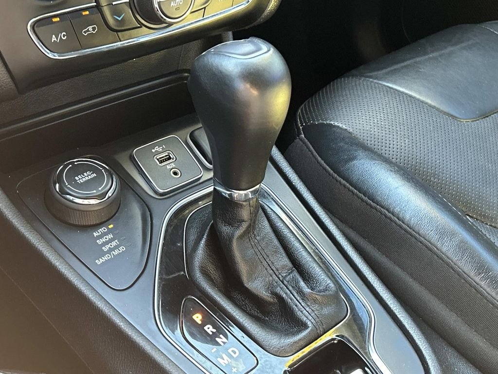 Used 2019 White Jeep Limited image 29
