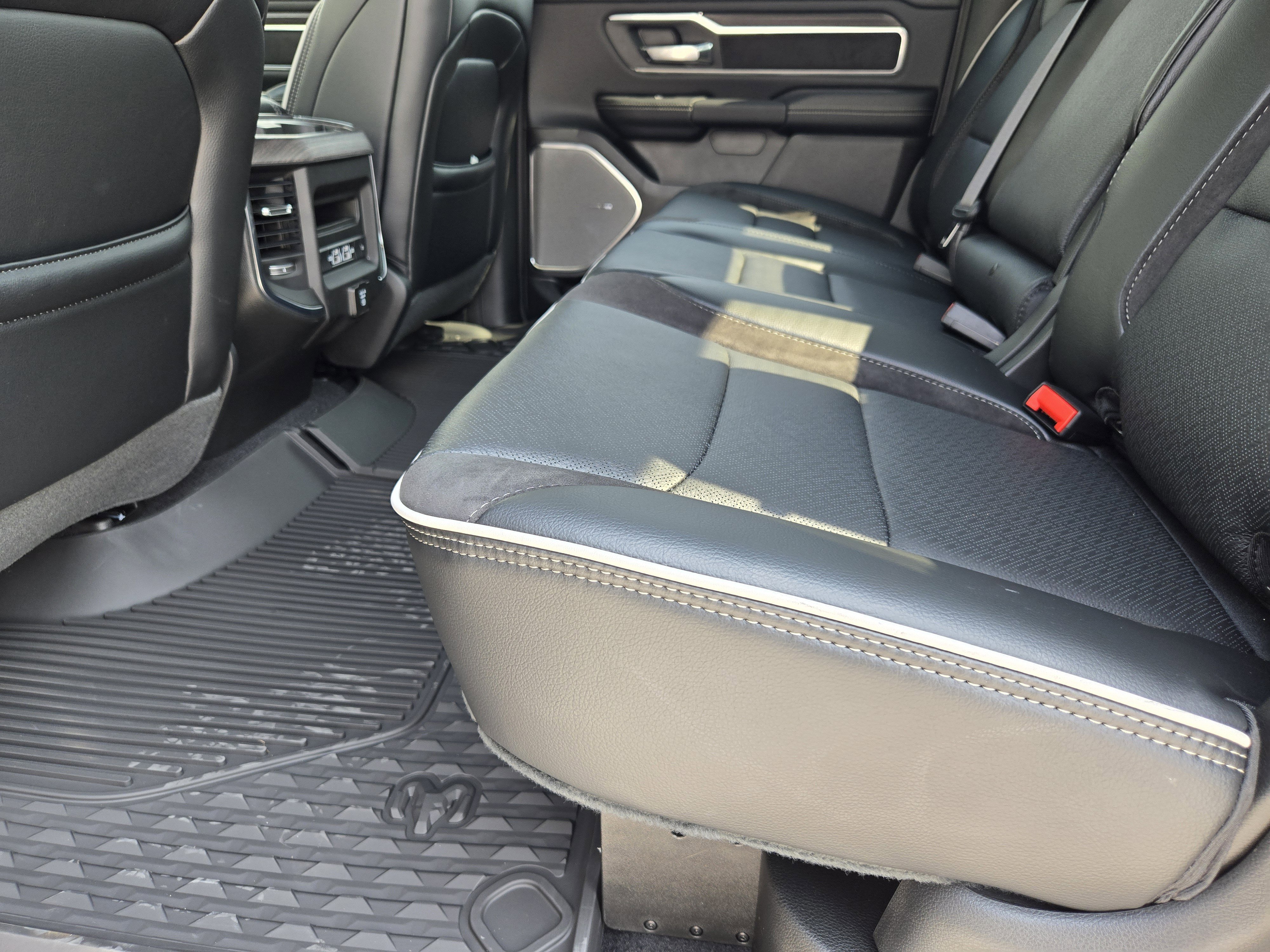 New 2026 Diamond Black Crystal Pearl-Coat Exterior Paint RAM Laramie image 21