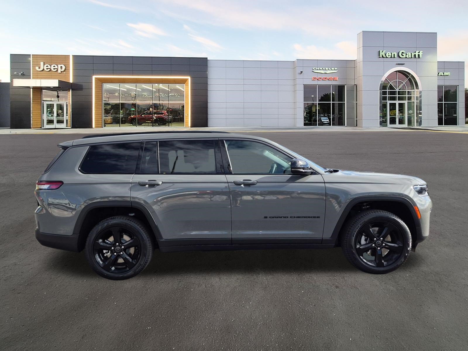 New 2027 Sting-Gray Clear-Coat Paint Jeep Limited image 3