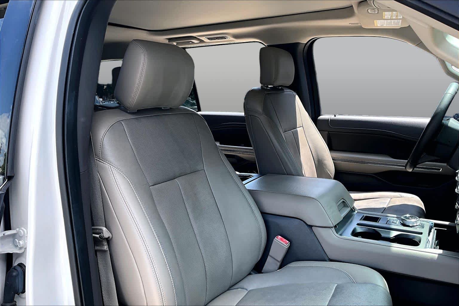 Used 2018 White Platinum Metallic Tri-Coat Ford XLT image 9