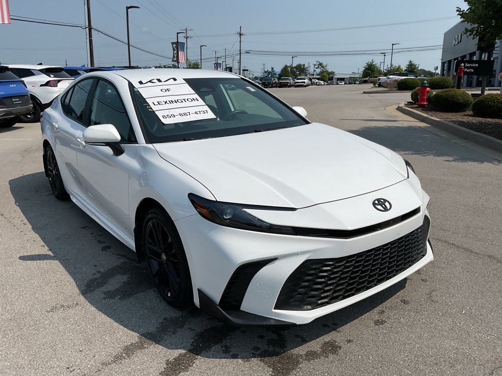 Used 2025 Ice Cap Toyota SE image 2