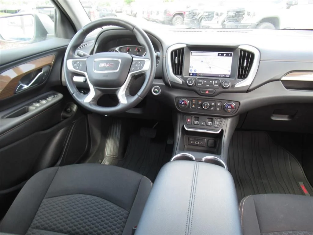 Used 2018 Silver GMC SLE image 13