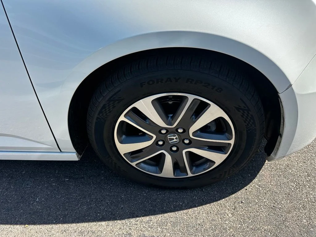 Used 2015 White Honda Touring image 13