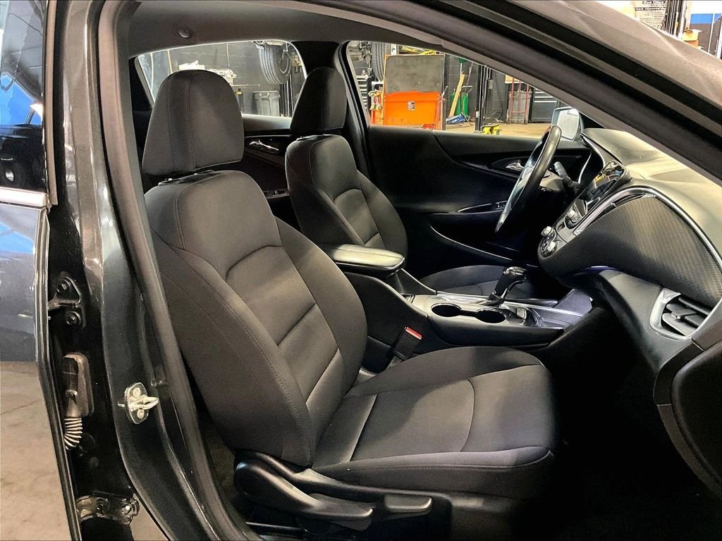Used 2018 Gray Chevrolet LT image 11