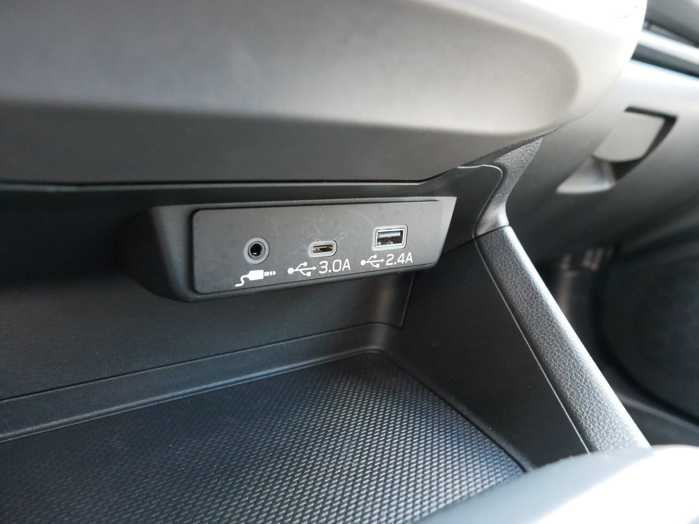 Used 2025 Magnetite Gray Metallic Subaru Premium image 33