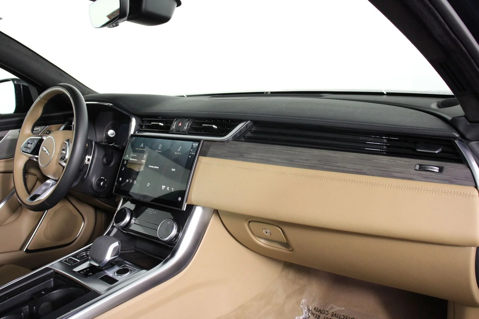 Used 2023 British Racing Green Metallic Jaguar SE image 22