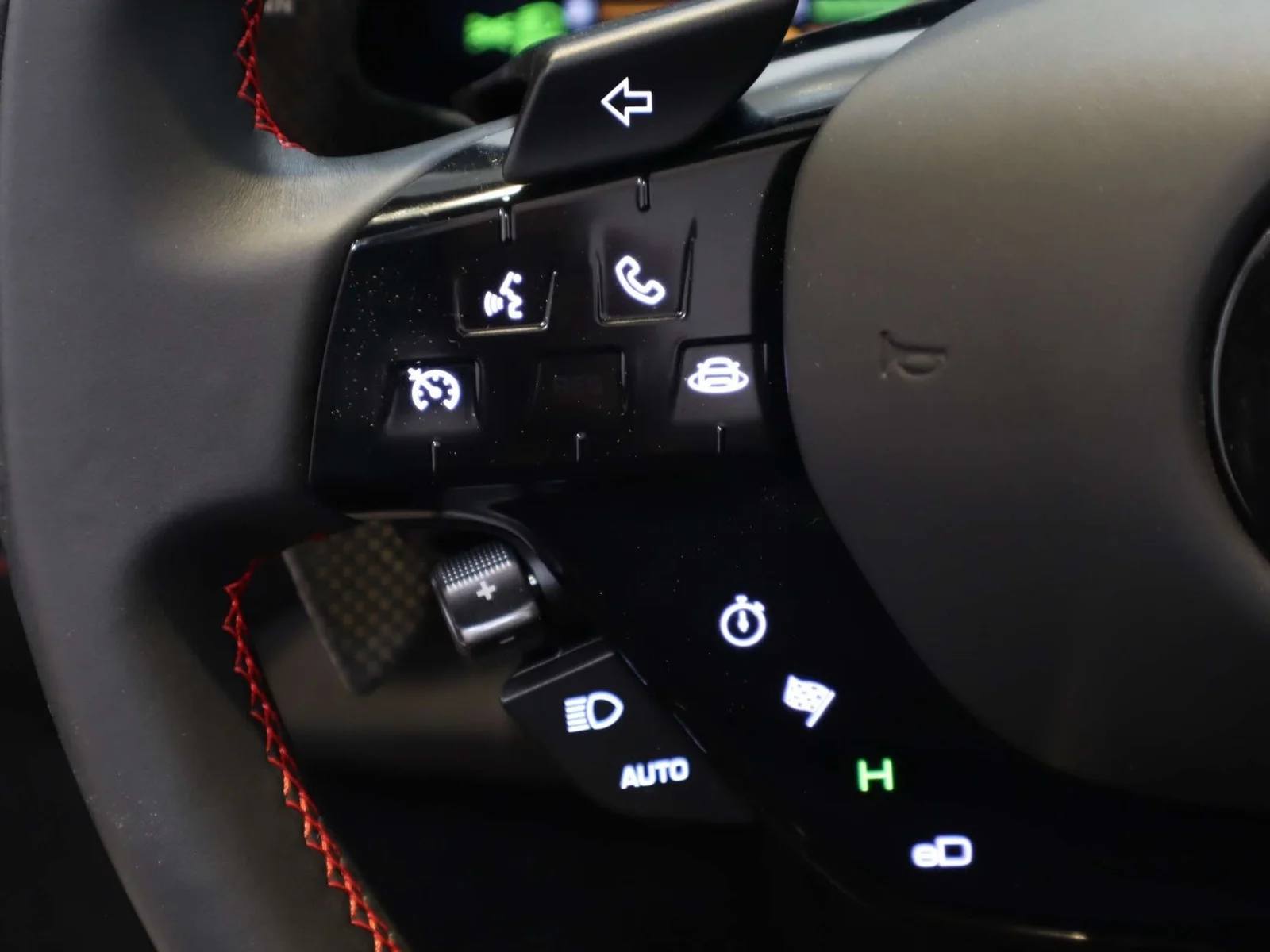 Used 2025 Grigio Silverstone Metallic Ferrari Convertible image 28