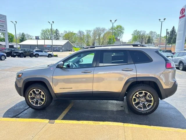 Used 2020 Beige Jeep Trailhawk image 6