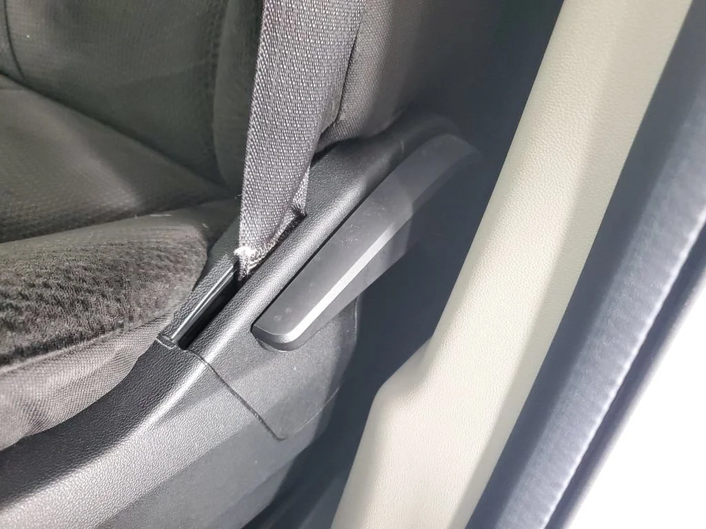 Used 2018 White Dodge SE image 28