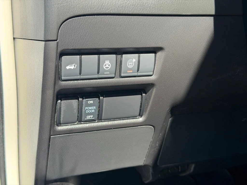 Used 2024 Silver Nissan SL image 21