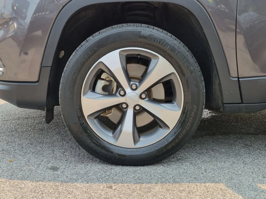 Used 2021 Gray Jeep Limited image 29