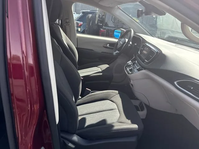 Used 2023 Velvet Red Pearlcoat Chrysler LX image 9