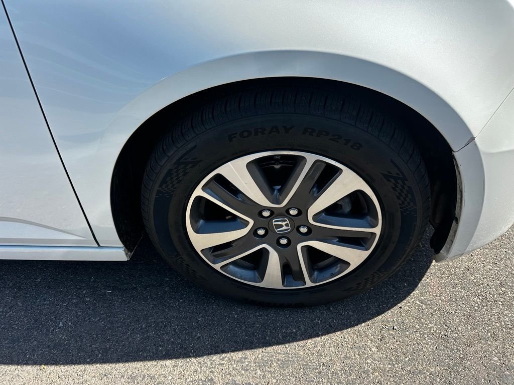 Used 2015 White Honda Touring image 13