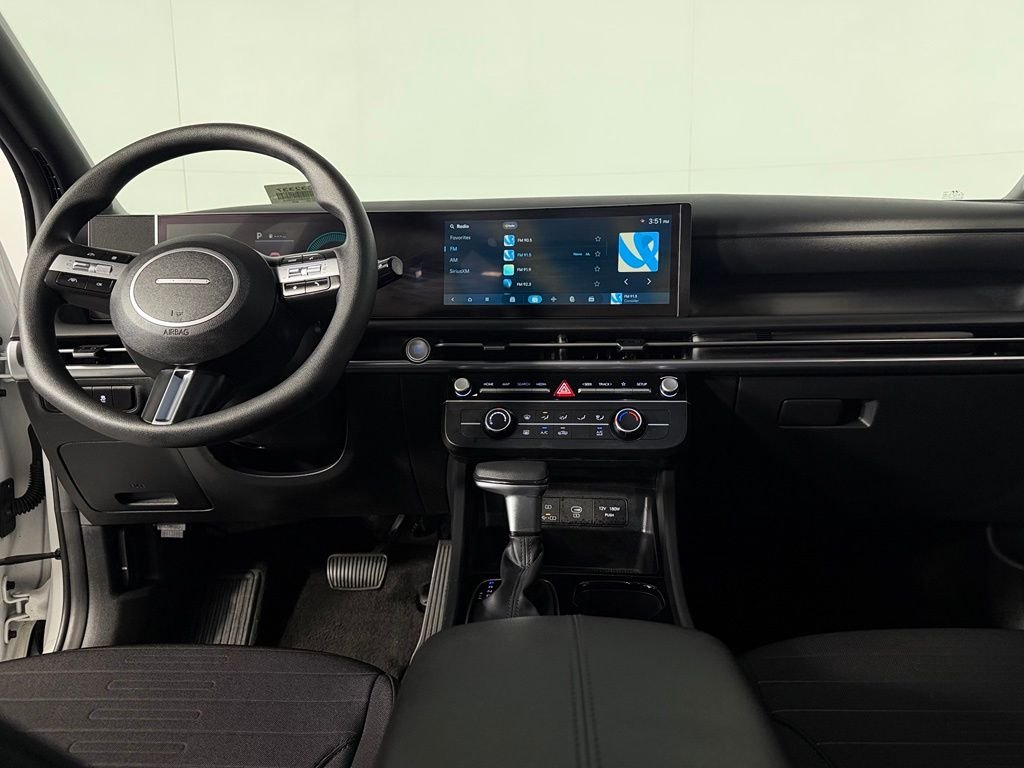Used 2025 White Hyundai SE image 13