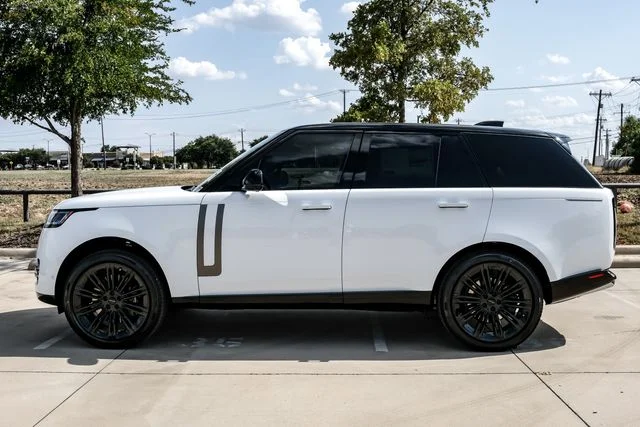New 2026 Fuji White Land Rover SE image 12