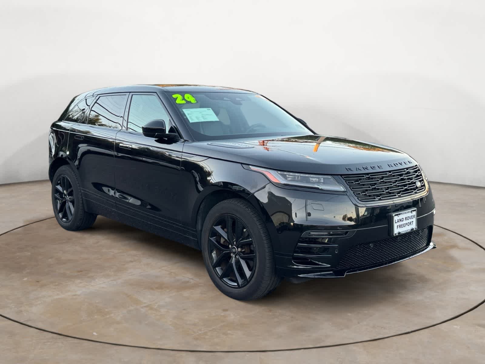 Used 2024  Land Rover Dynamic SE image 7