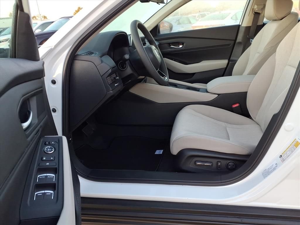 2025 Honda Accord SE - Photo 14