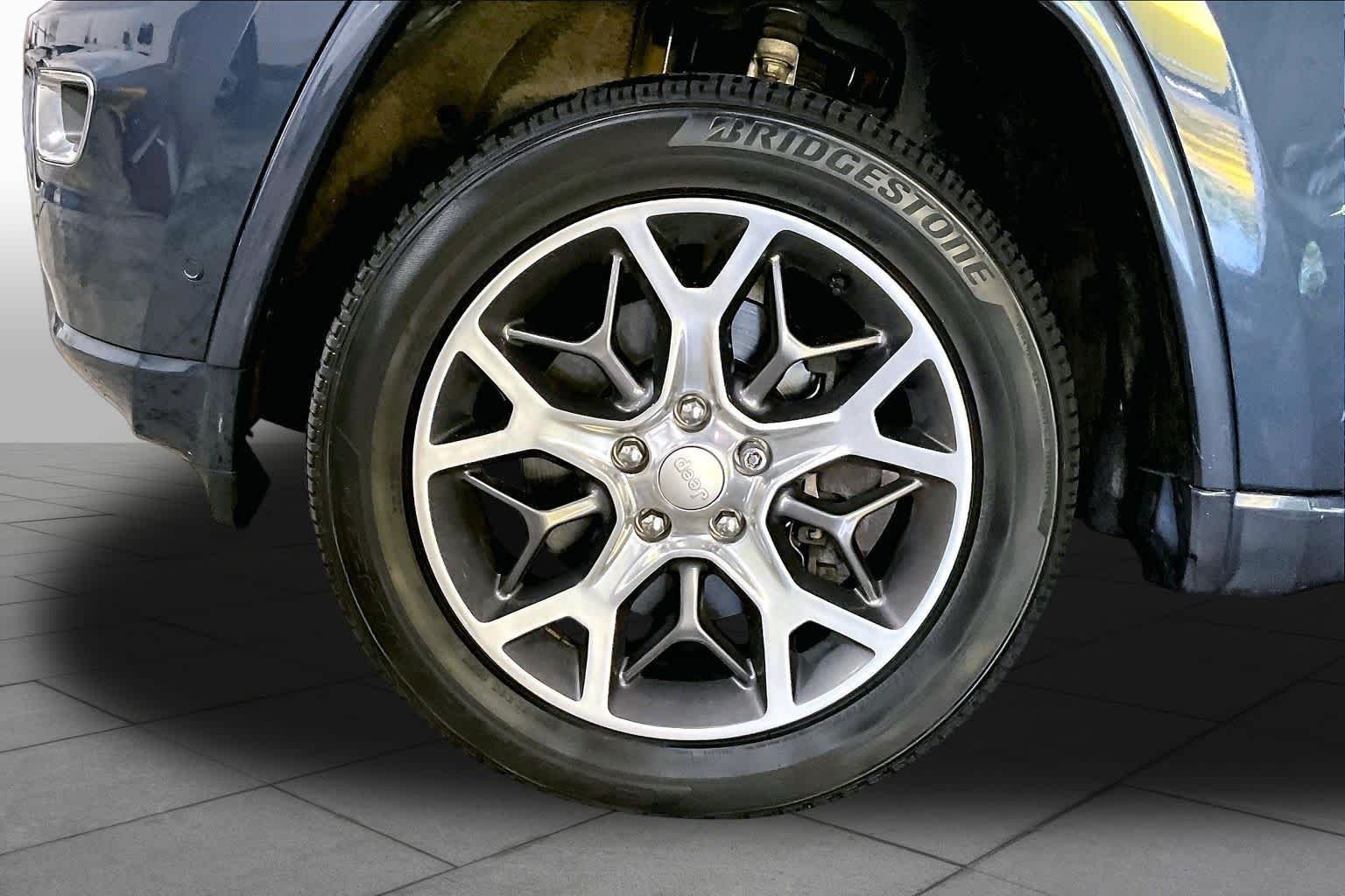 Used 2021 Slate Blue Pearlcoat Jeep Overland image 11
