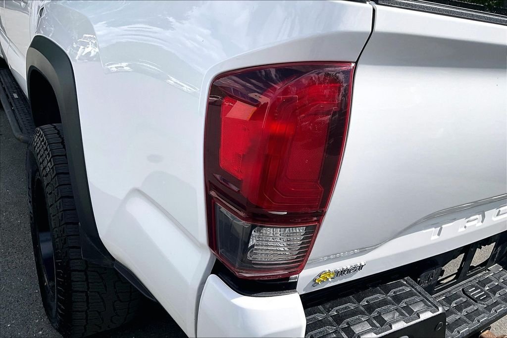 Used 2018 White Toyota TRD Off-Road image 33