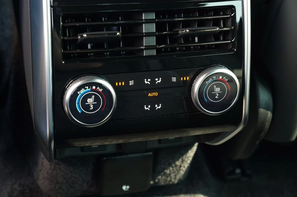 New 2026 Fuji White Land Rover SE image 36